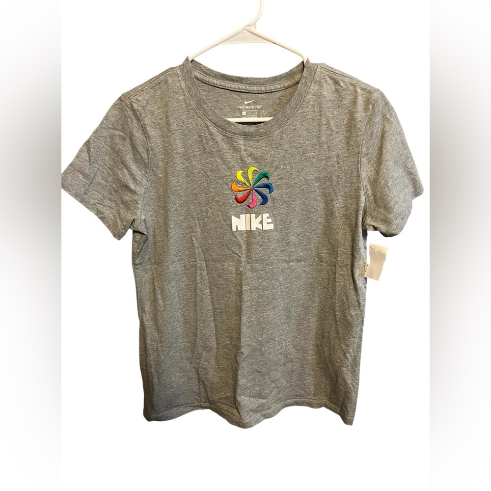 THE NIKE SHORT SLEEVE TEE